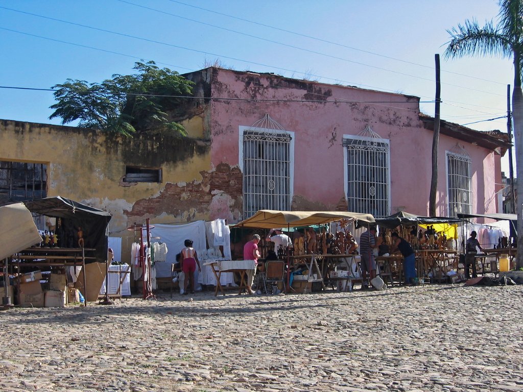 03-Tourist market along the Ernesto Valdez Munos.jpg - Tourist market along the Ernesto Valdez Munos